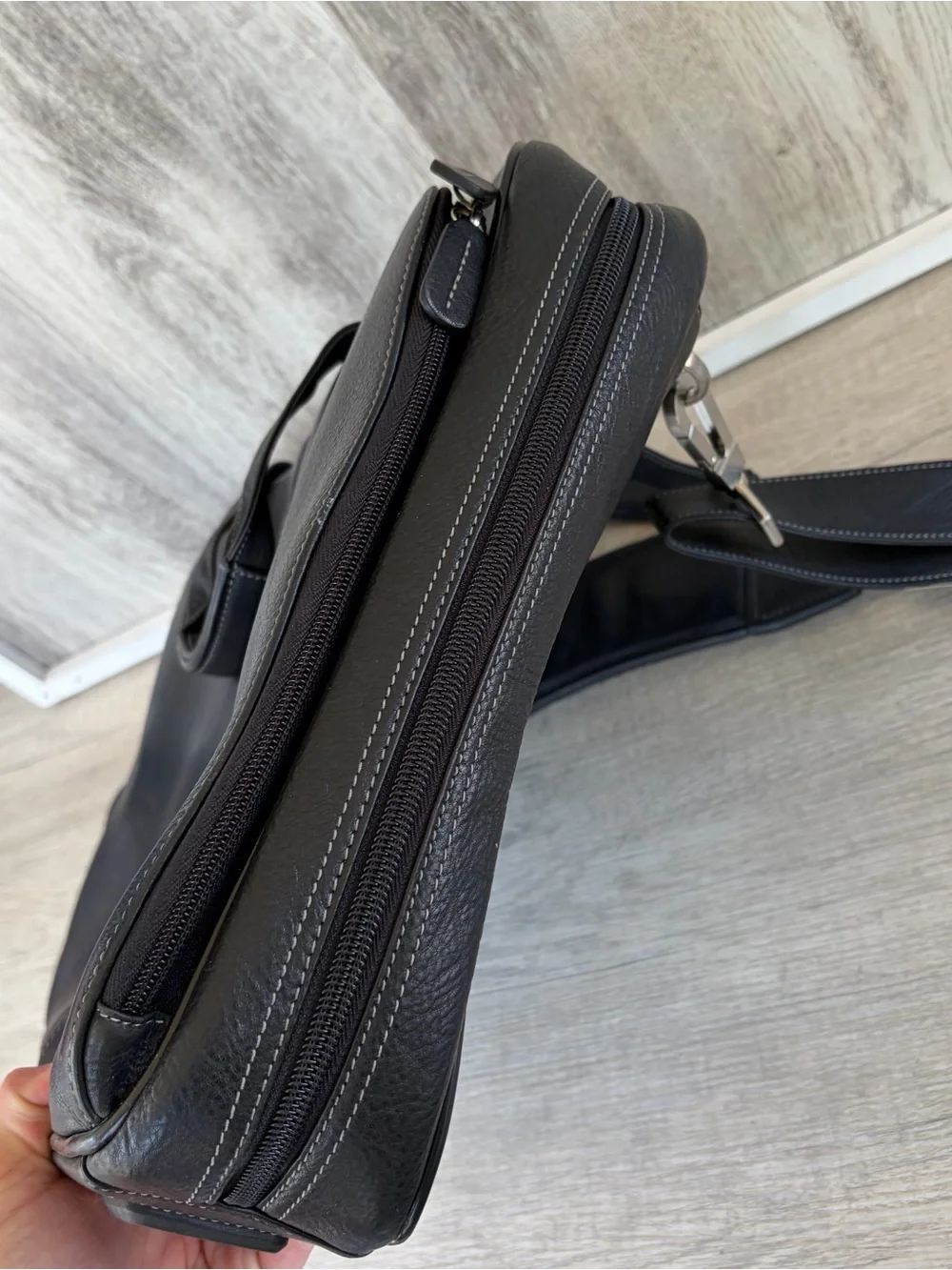 Johnston & Murphy black leather briefcase Messenger Bag Men’s Crossbody Euc